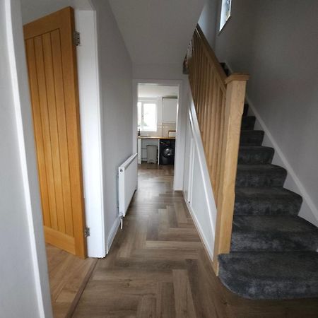 Modern 3 Bedroom Property With Free Driveway Parking By Shire Stays Shrewsbury Zewnętrze zdjęcie