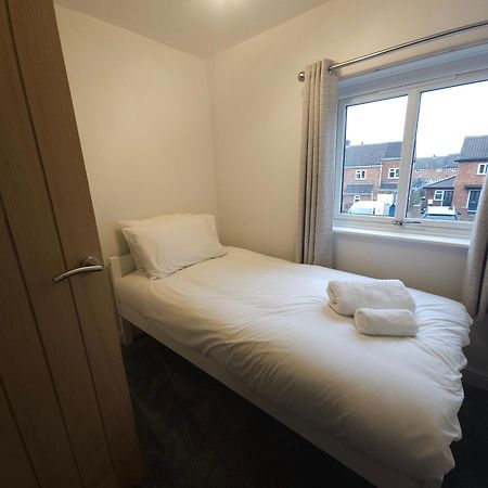Modern 3 Bedroom Property With Free Driveway Parking By Shire Stays Shrewsbury Zewnętrze zdjęcie