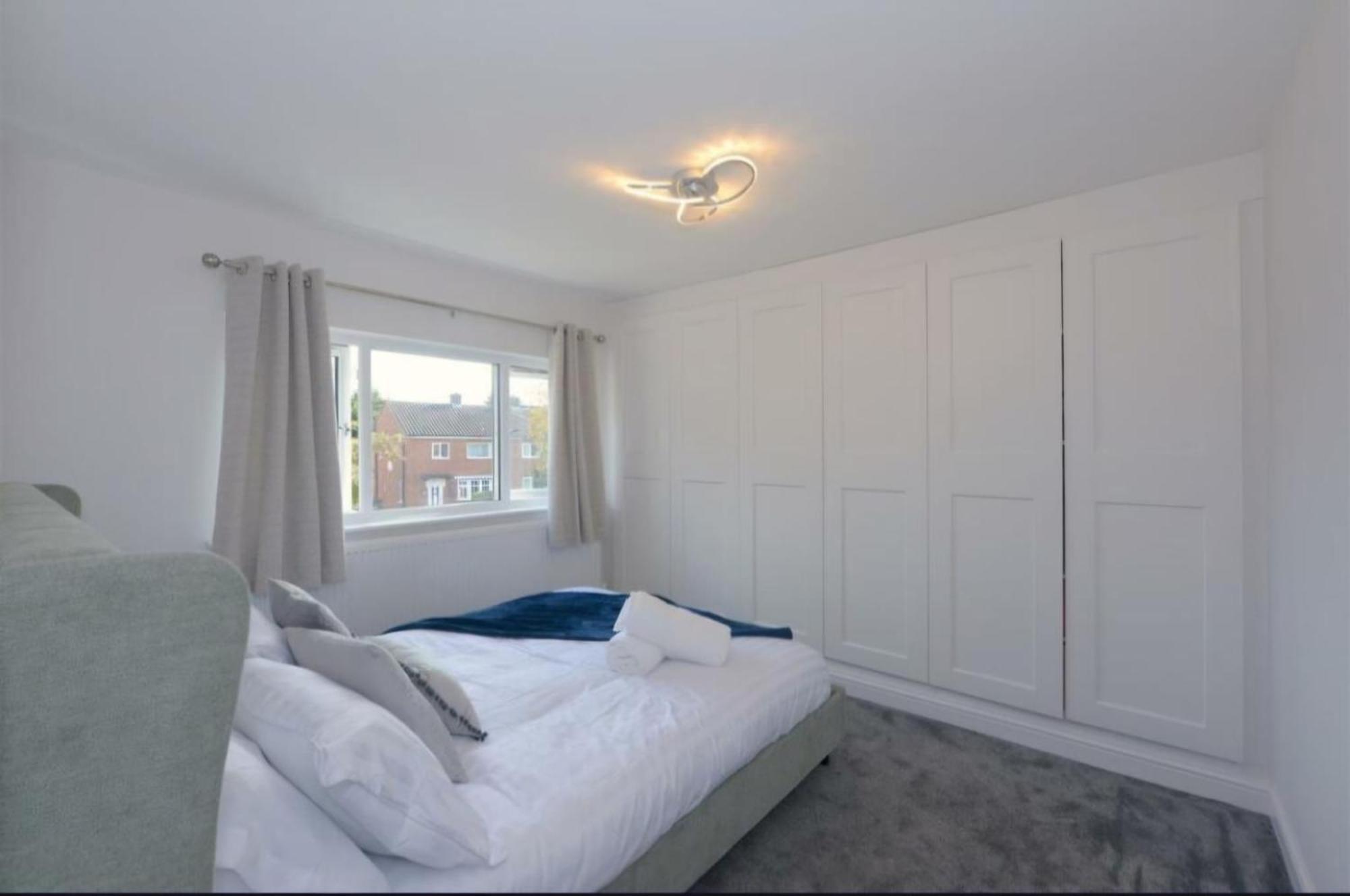 Modern 3 Bedroom Property With Free Driveway Parking By Shire Stays Shrewsbury Zewnętrze zdjęcie