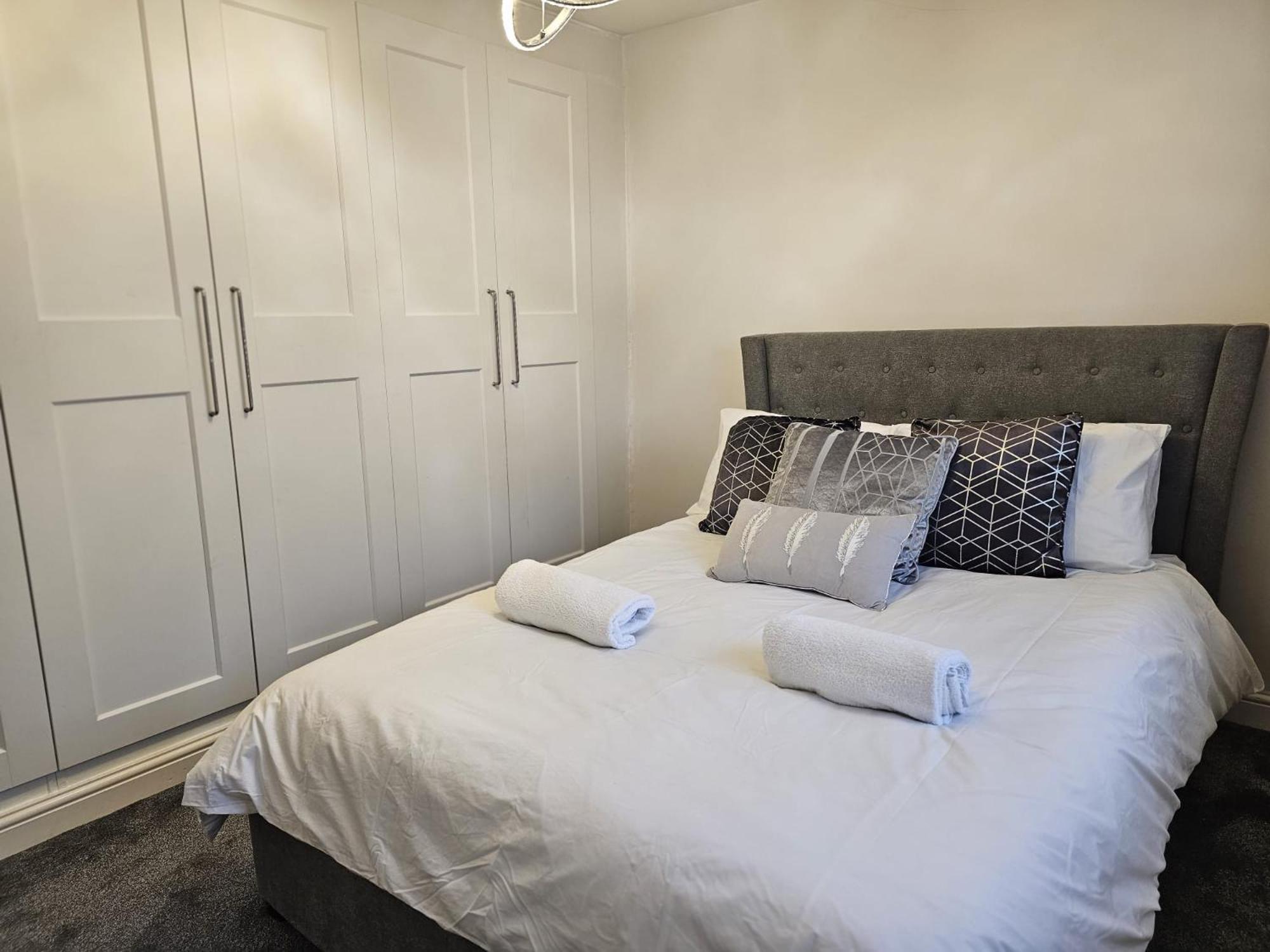 Modern 3 Bedroom Property With Free Driveway Parking By Shire Stays Shrewsbury Zewnętrze zdjęcie