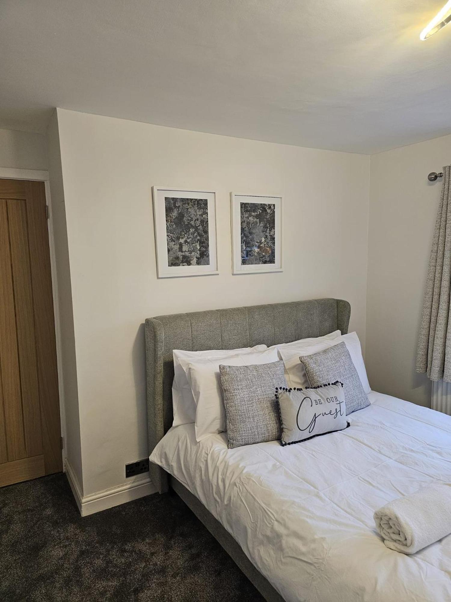 Modern 3 Bedroom Property With Free Driveway Parking By Shire Stays Shrewsbury Zewnętrze zdjęcie